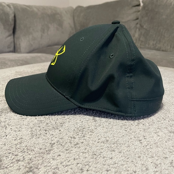 Under Armour LG/XL Black Hat with Yellow Logo - Picture 2 of 7